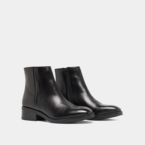 Lowboots with elastics in black leather | GAB