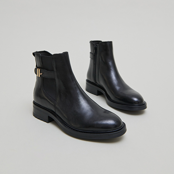 Boots basses à talons crantés in black leather | GABIN