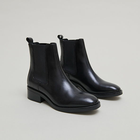 Boots à élastiques in black leather | GABRIELLE