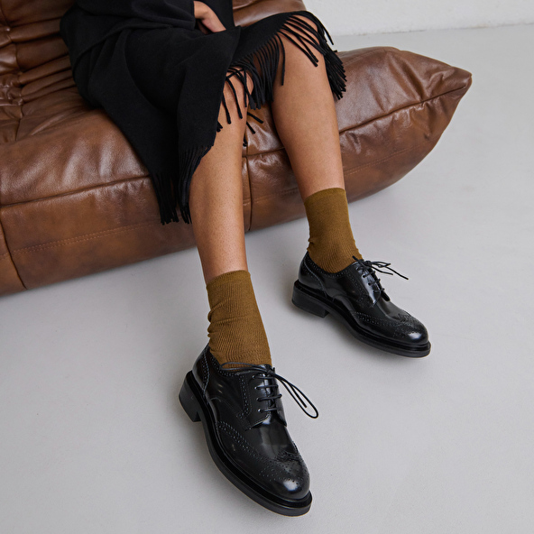 Richelieus à détails ajourés in black leather | GAD