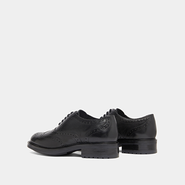 Richelieus à détails ajourés in black leather | GAD