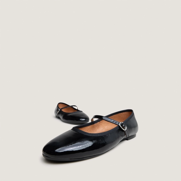 Ballet flats with straps in black pleated patent | DOUCEUR