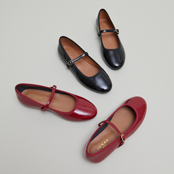 Ballet flats with straps in black pleated patent | DOUCEUR