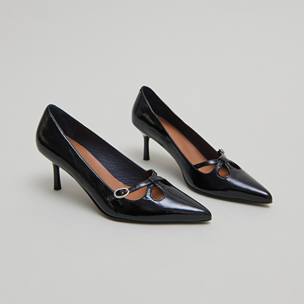 Escarpins à brides croisées in black shiny leather | DOUCHKA