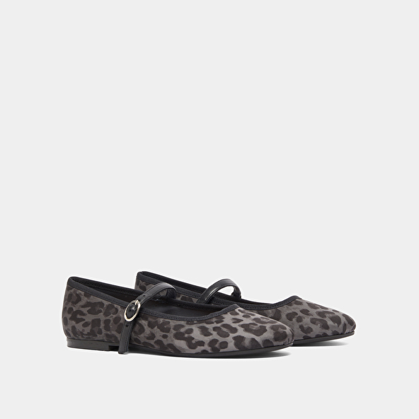 Ballerines à brides in gray leopard textile