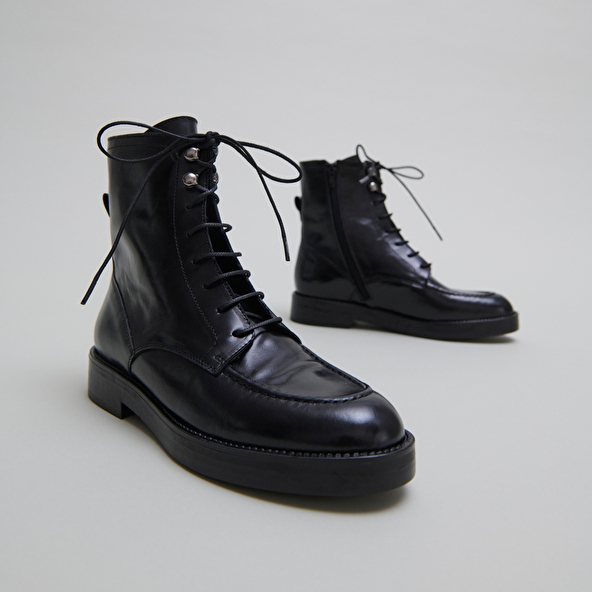 Boots à lacets in black leather | ALIDA