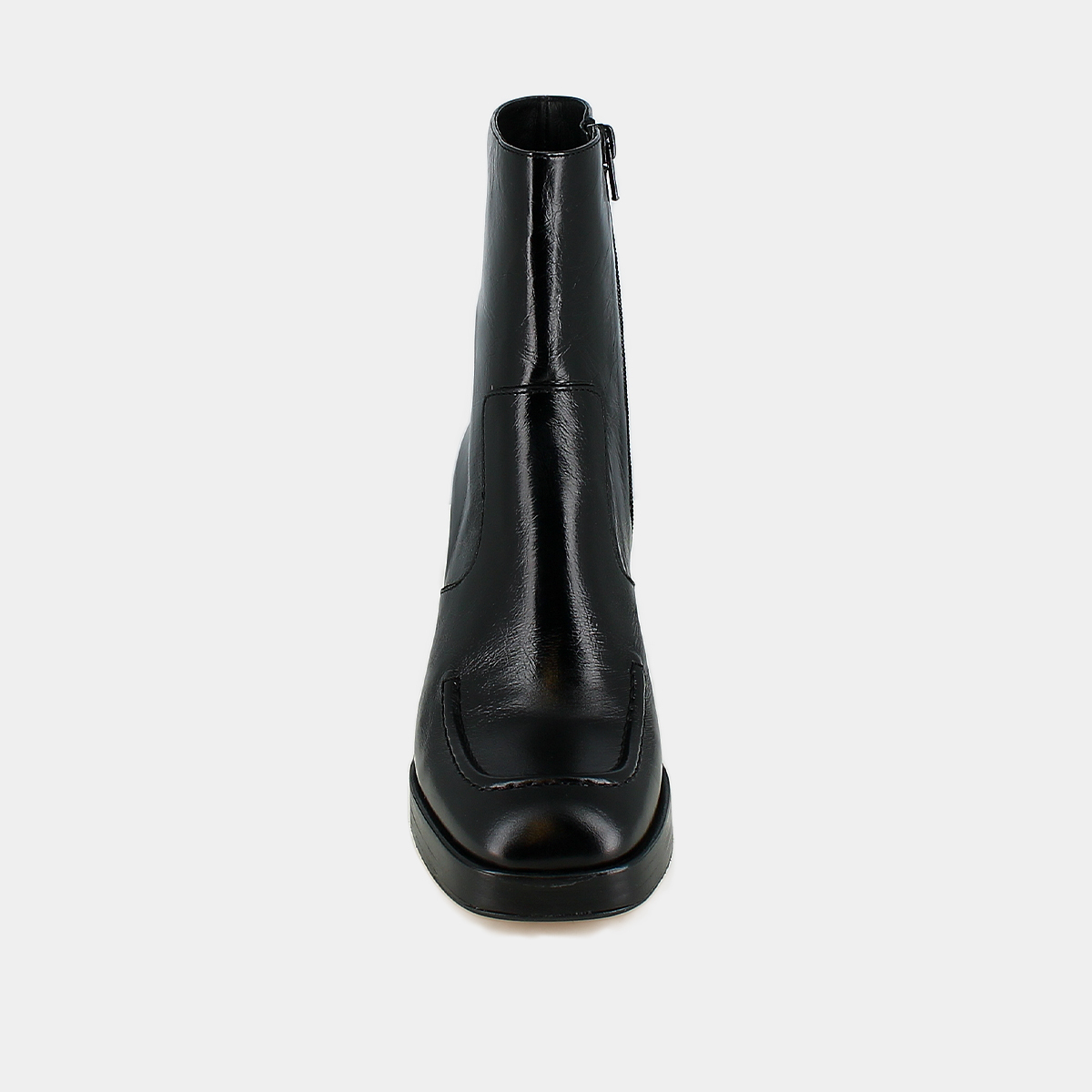 Bottines &agrave; talons et bouts carr&eacute;s in black distressed leather | VERONICA