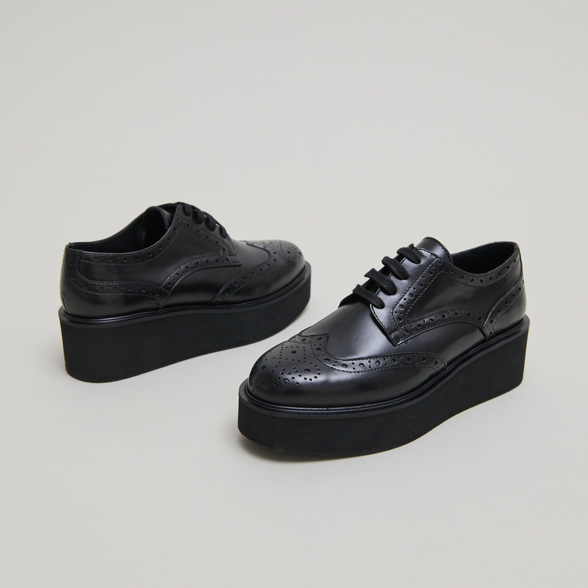 Derbies compensées in black leather | ADRIELLE