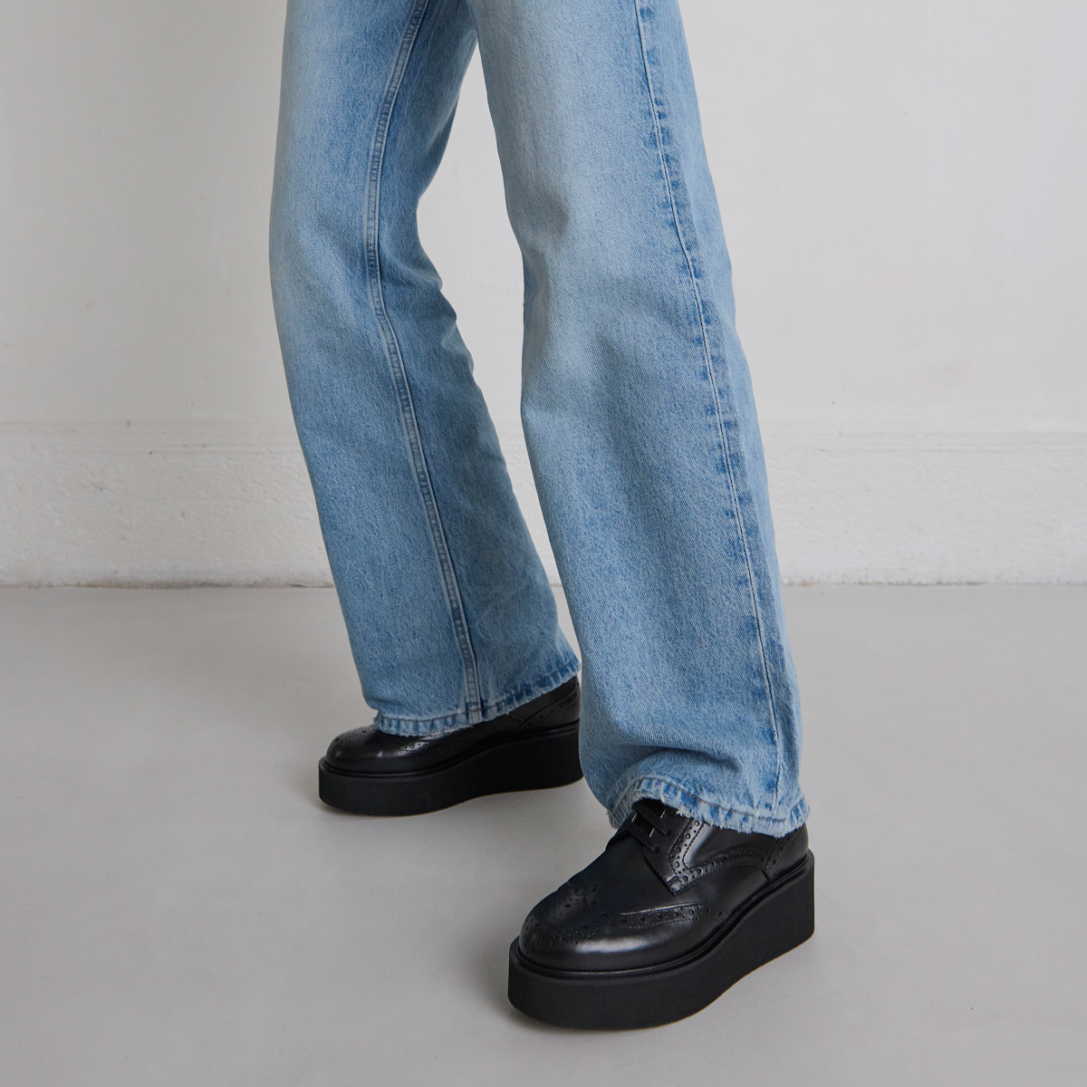 Derbies compensées in black leather | ADRIELLE