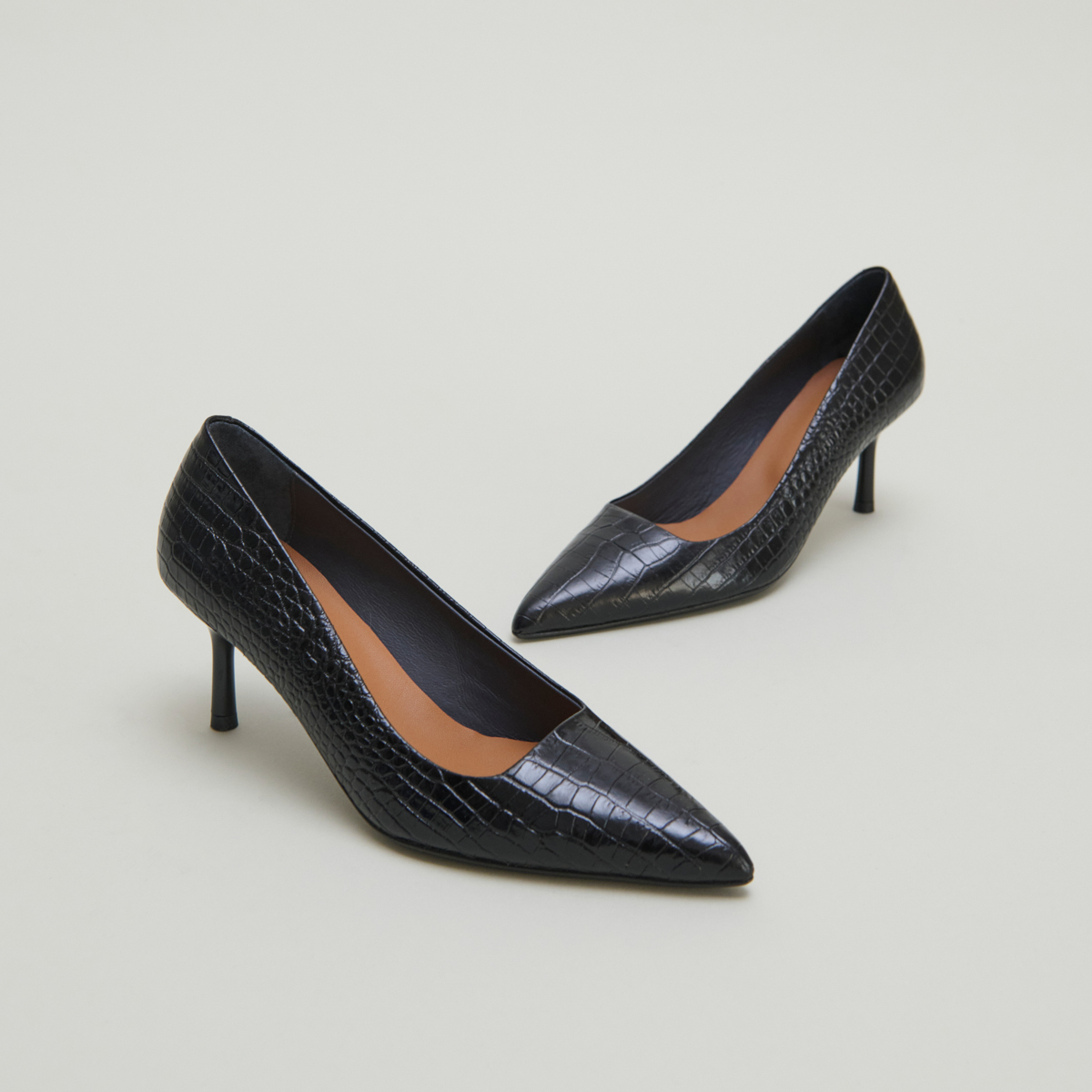 Escarpins à bouts pointus in black reptile leather | DUNDEE