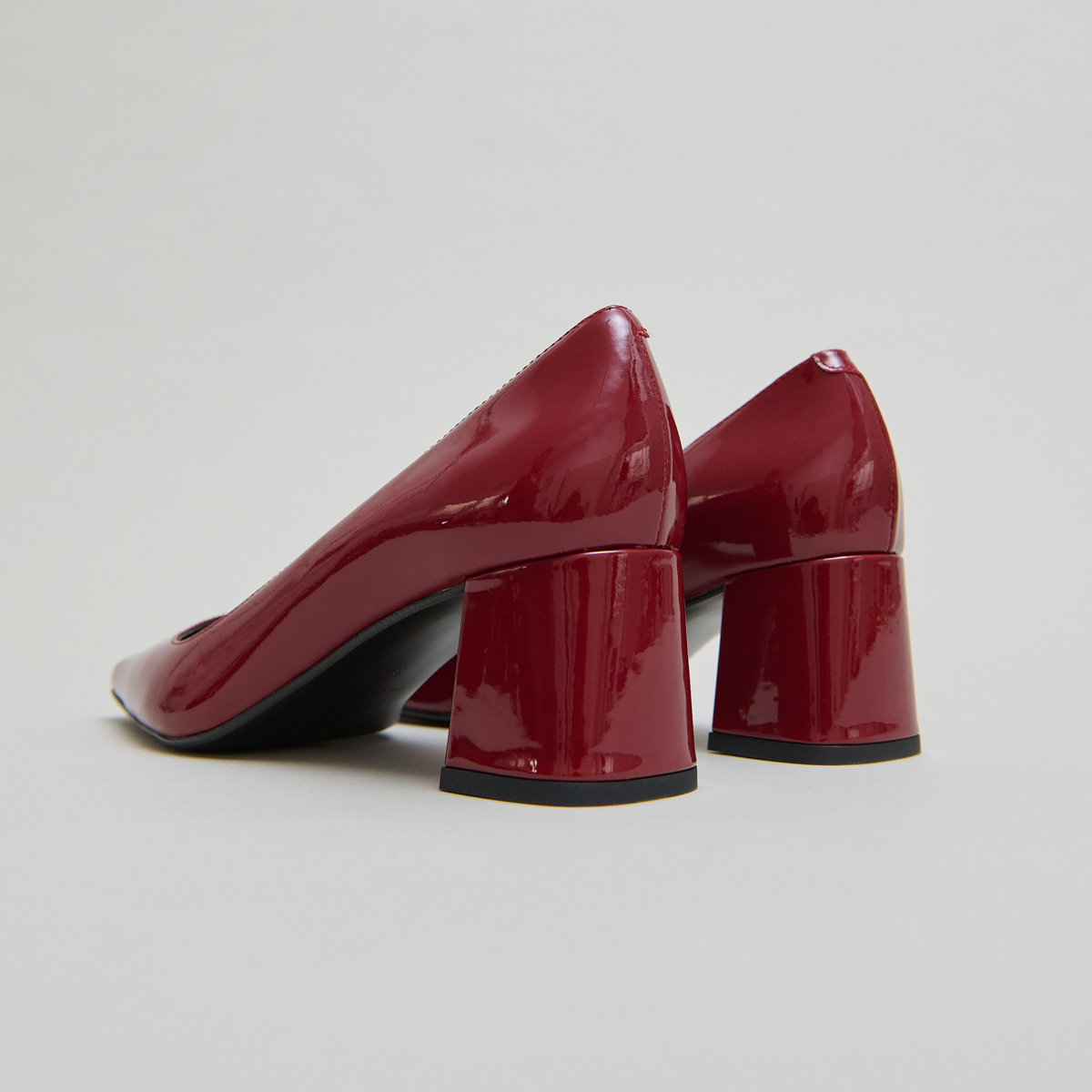 Escarpins à talons recouverts in carmine red patent | DULINA
