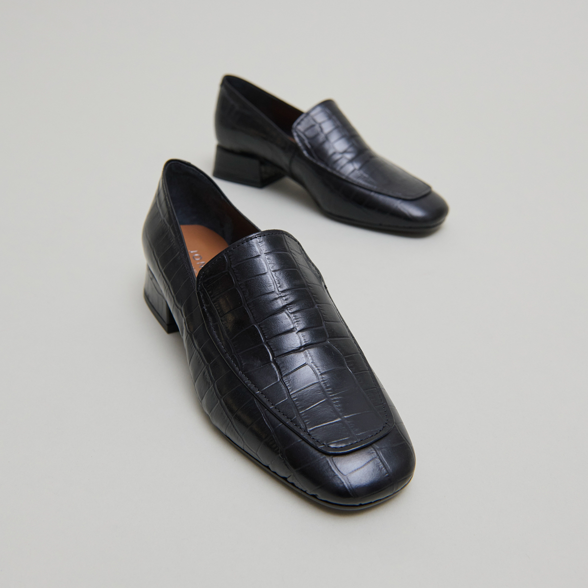 Mocassins à bouts arrondis in black reptile leather | DYNAMIC