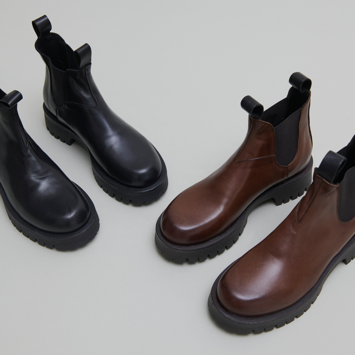 Boots à semelles crantées in brown patinated leather | ROCHE