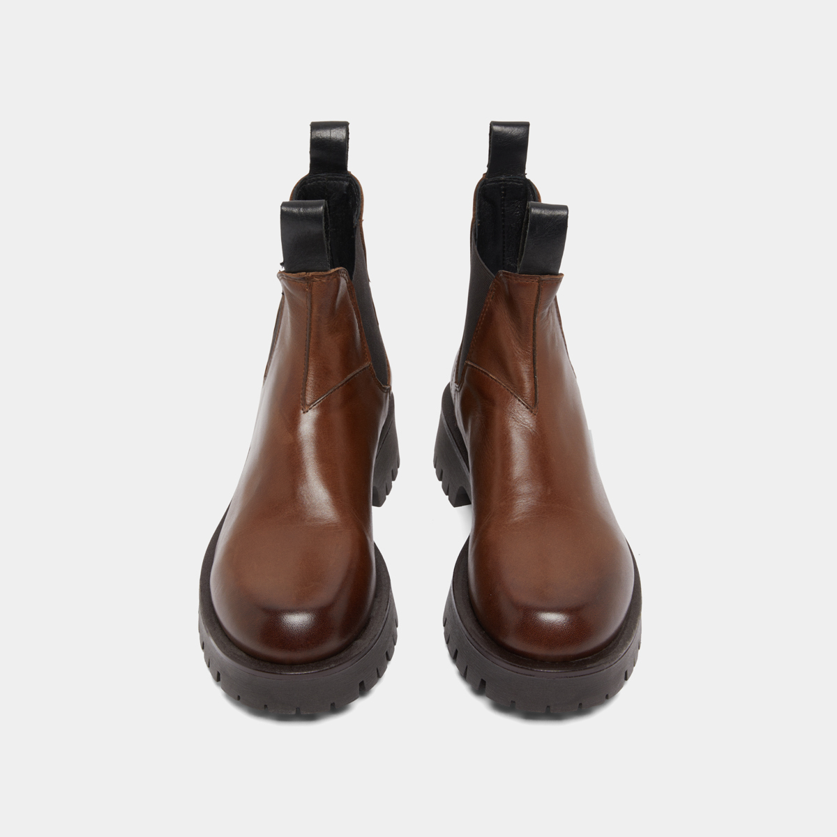 Boots à semelles crantées in brown patinated leather | ROCHE