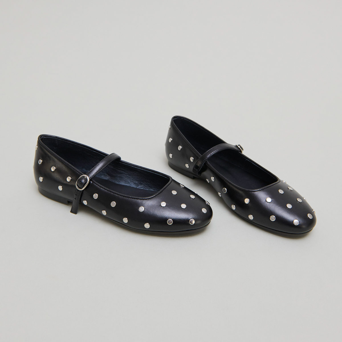 Ballet flats with straps in black leather | DANAELLE