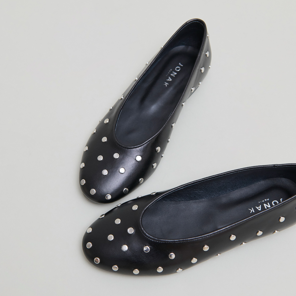 Ballet flats with silver details in black leather | DANIA
