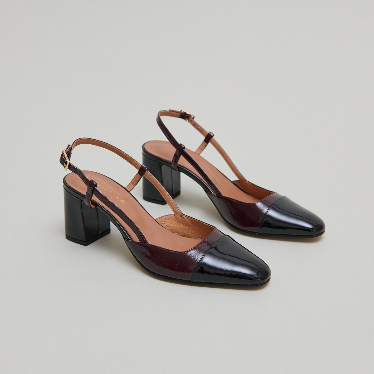 Slingbacks à talons in black patent leather and burgundy pleated patent | DHAPOP