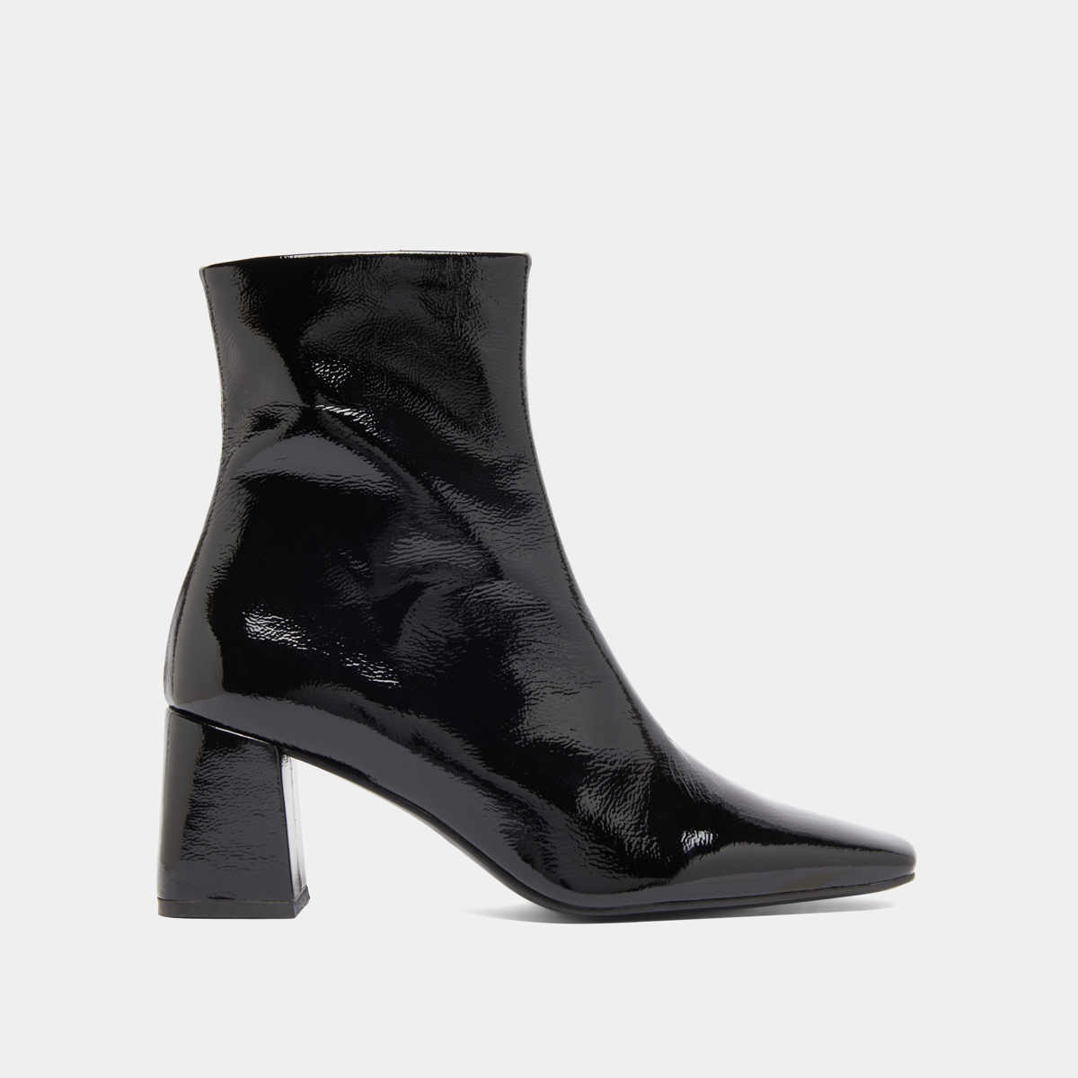 Bottines à bouts pointus in black pleated patent | DALIBAR