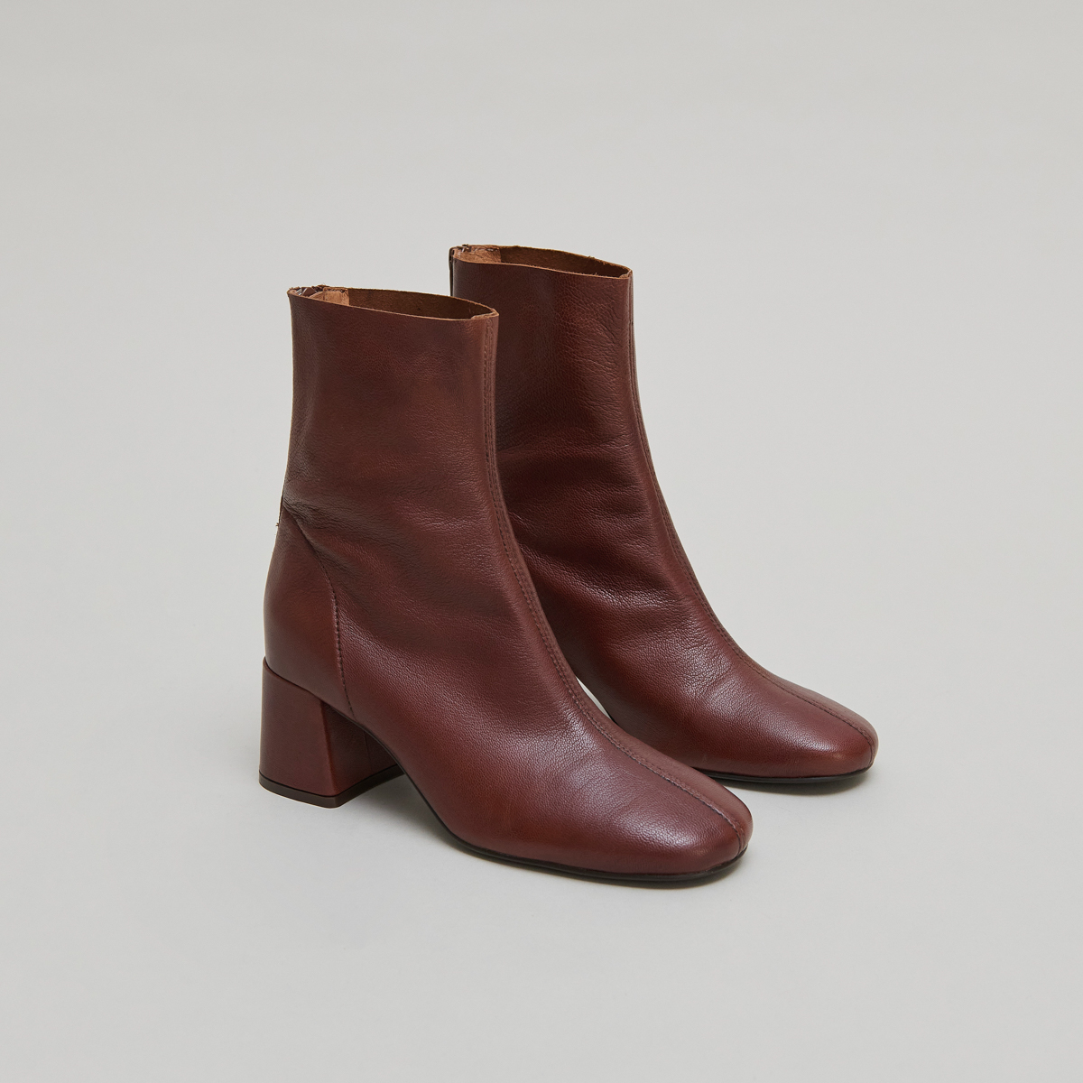 Bottines &agrave; fermetures &eacute;clairs arri&egrave;res..... in brown grained leather | DENONIE