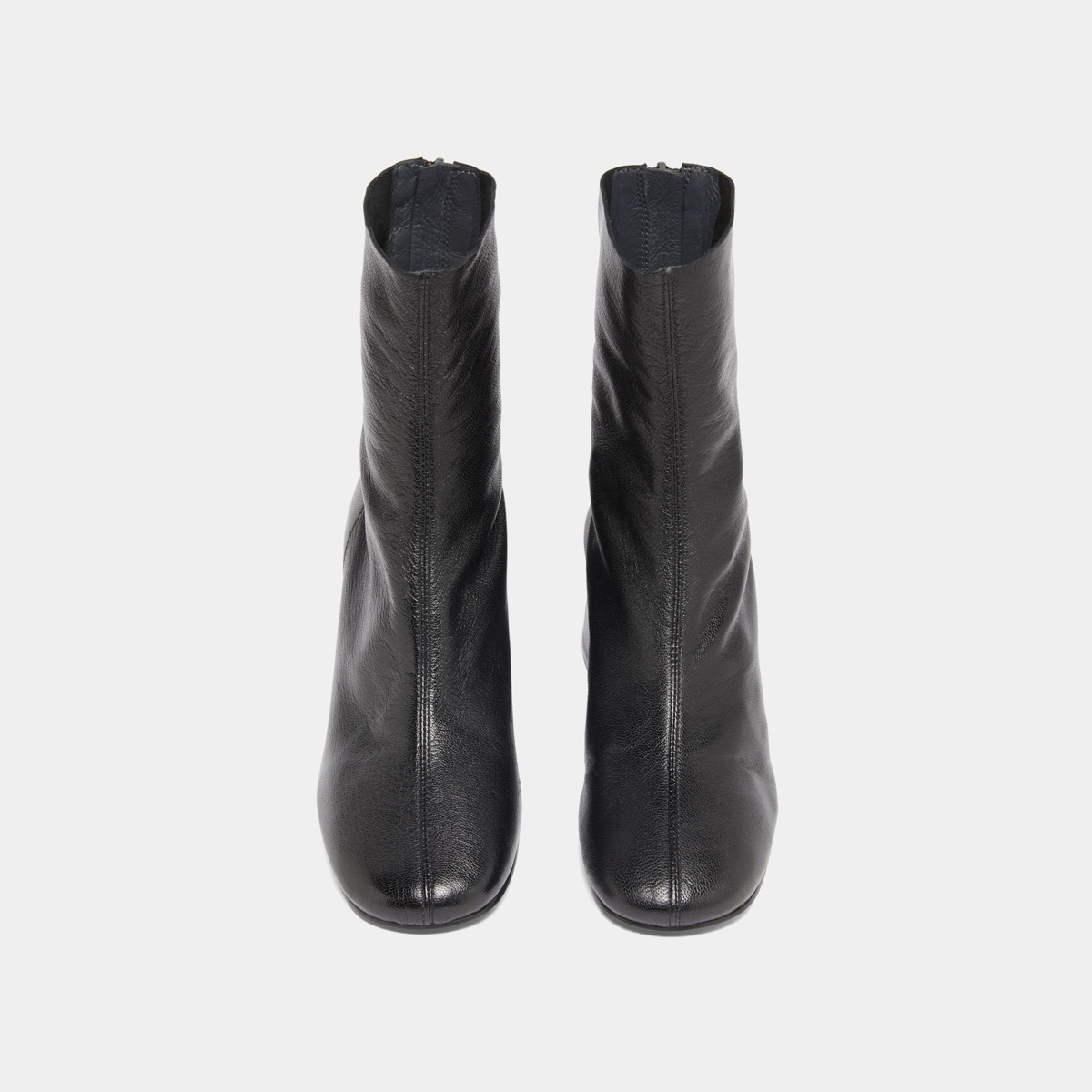 Bottines à fermetures éclairs arrières in black grained leather | DENONIE