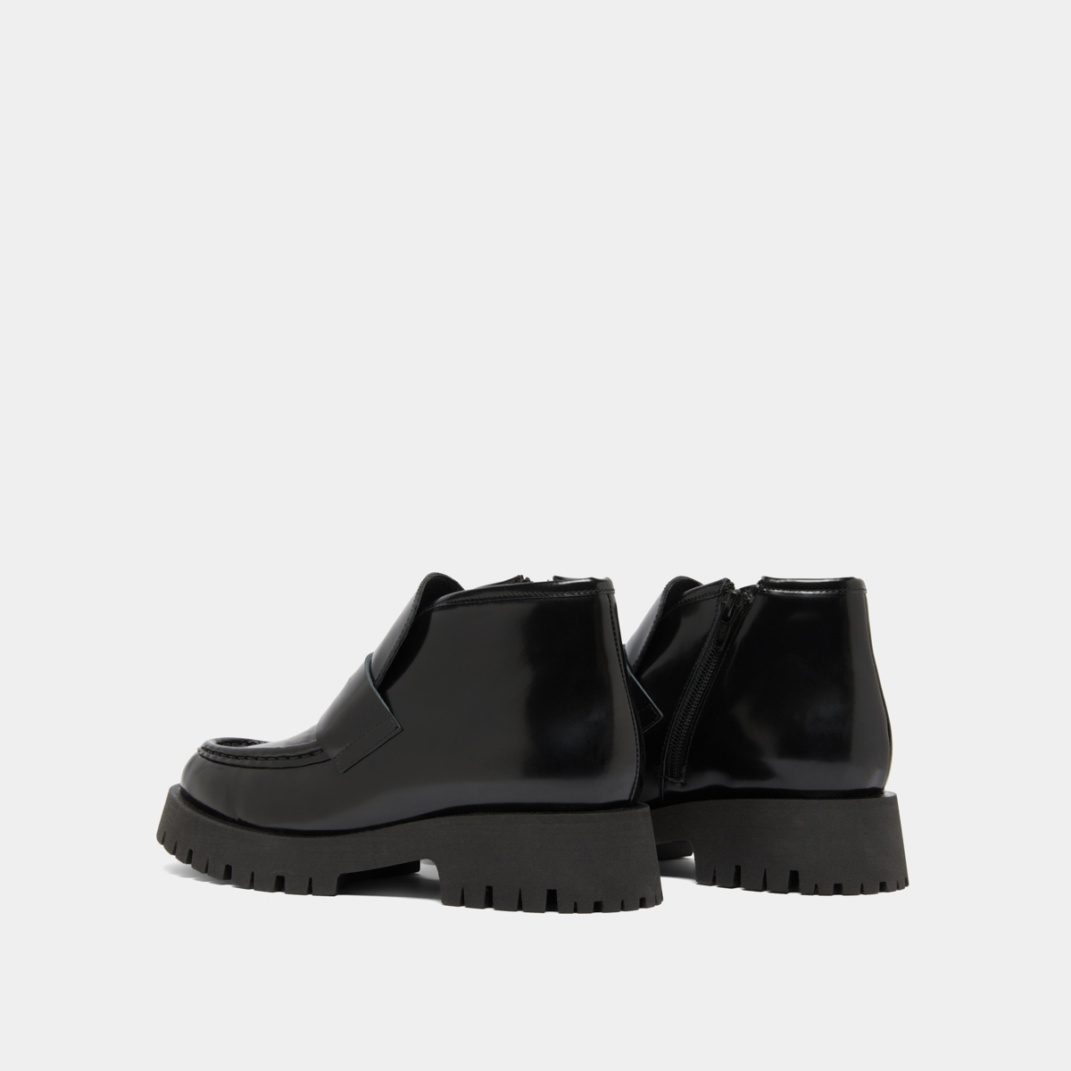 Boots à empiècements in black glazed leather | DESK