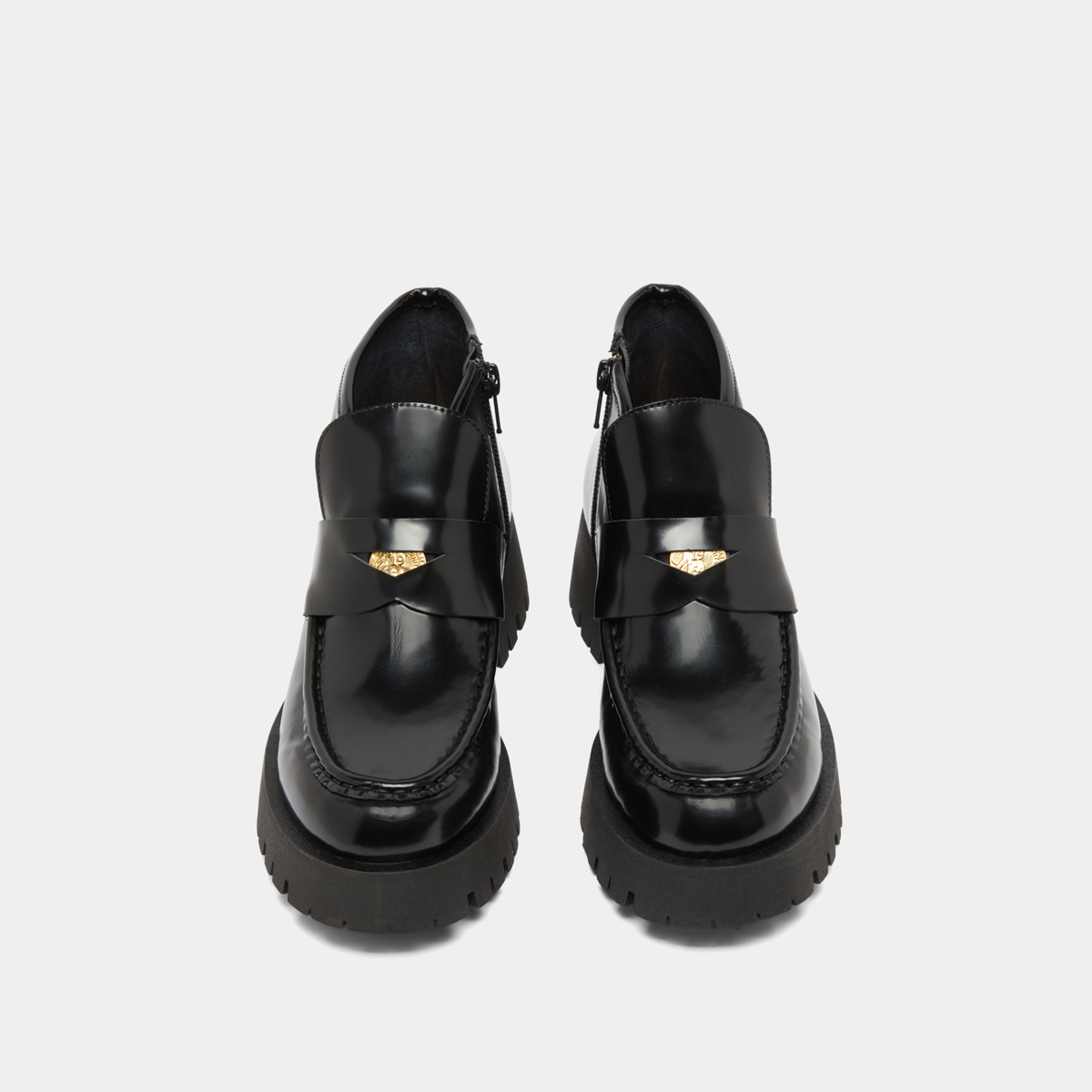 Boots à empiècements in black glazed leather | DESK