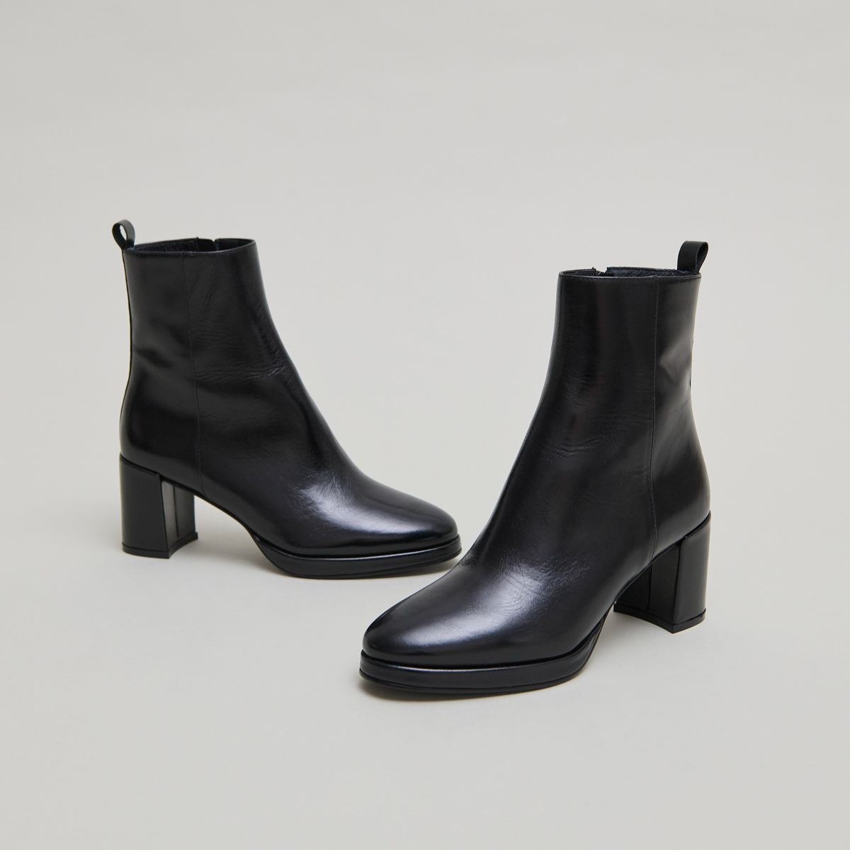 Ankle boots with heels in black leather | DIBRINA