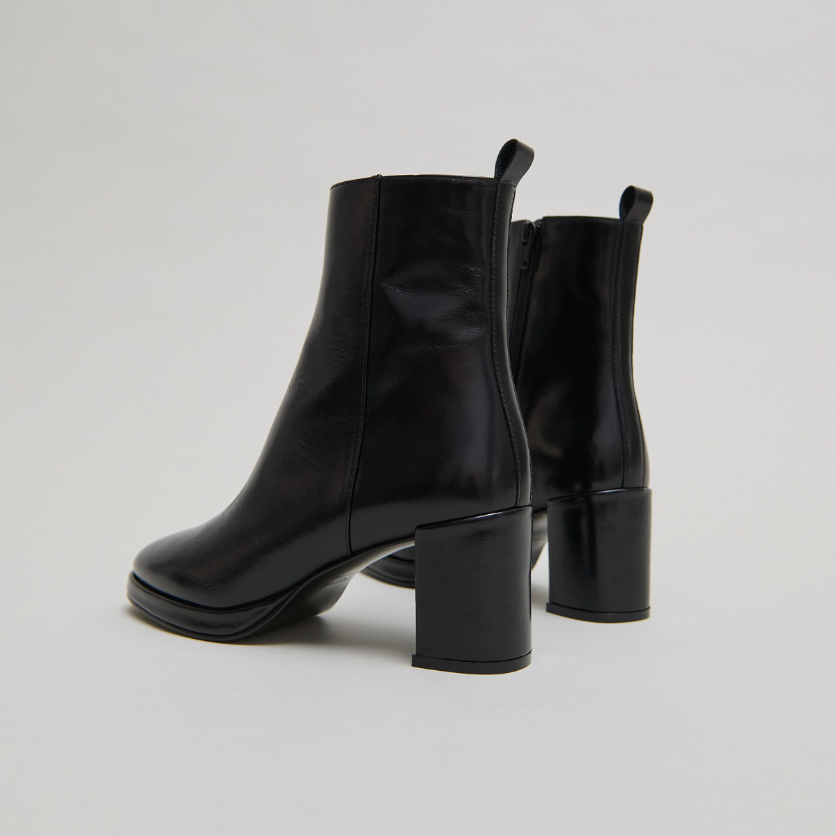 Ankle boots with heels in black leather | DIBRINA