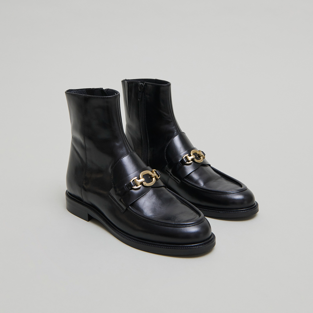 Boots à mors dorés in black leather | DIVOK