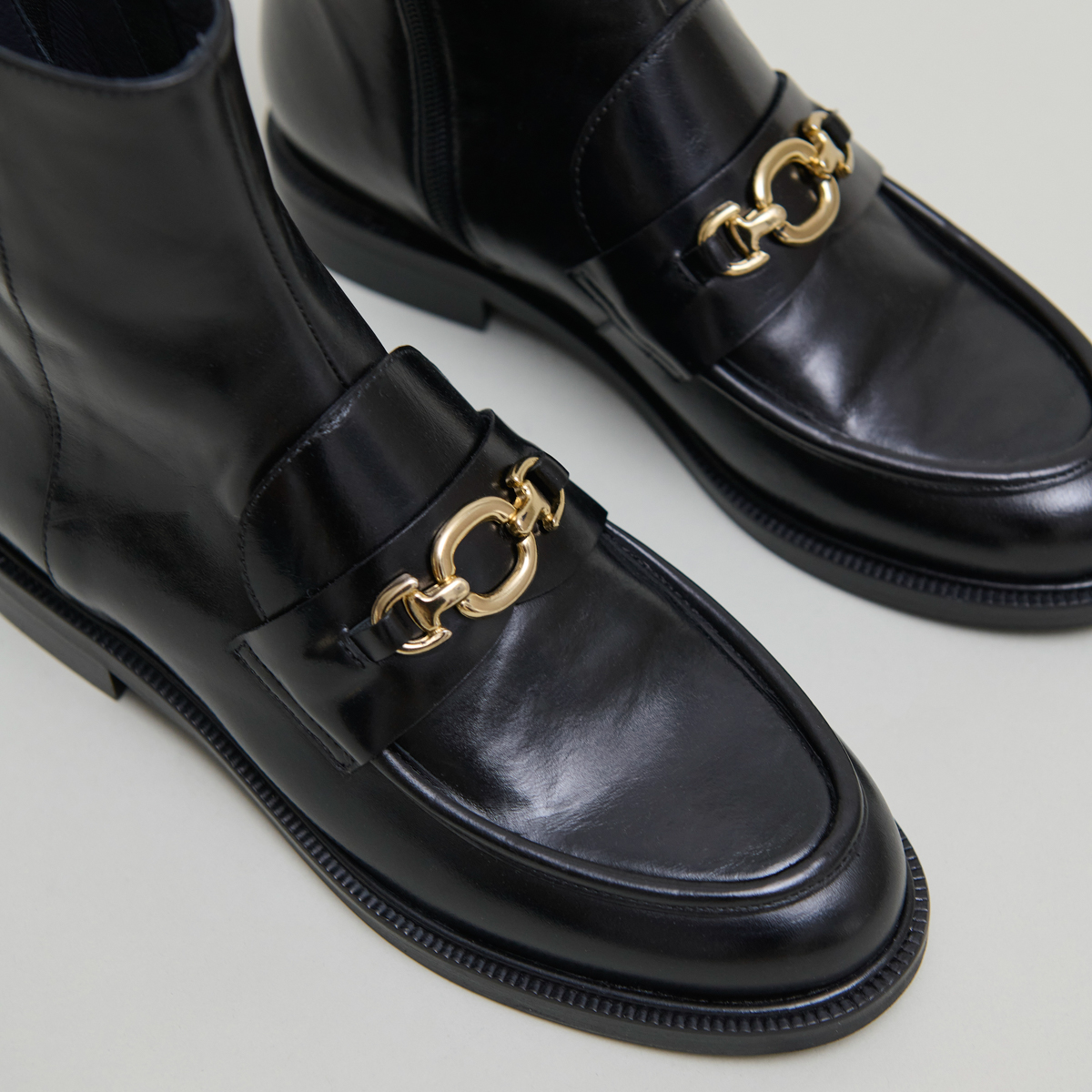 Boots à mors dorés in black leather | DIVOK
