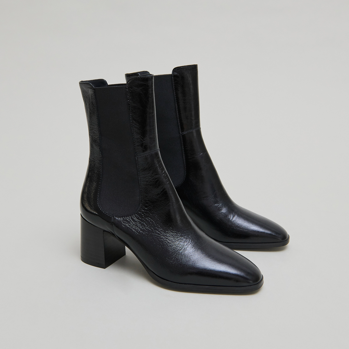 Bottines à élastiques in black shiny leather | DUCHA