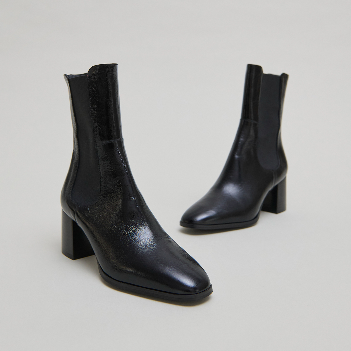Bottines à élastiques in black shiny leather | DUCHA