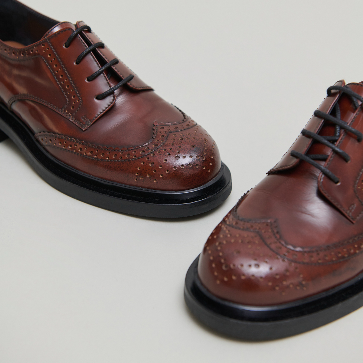Derbies ajourées in brown glazed leather | DUERMO
