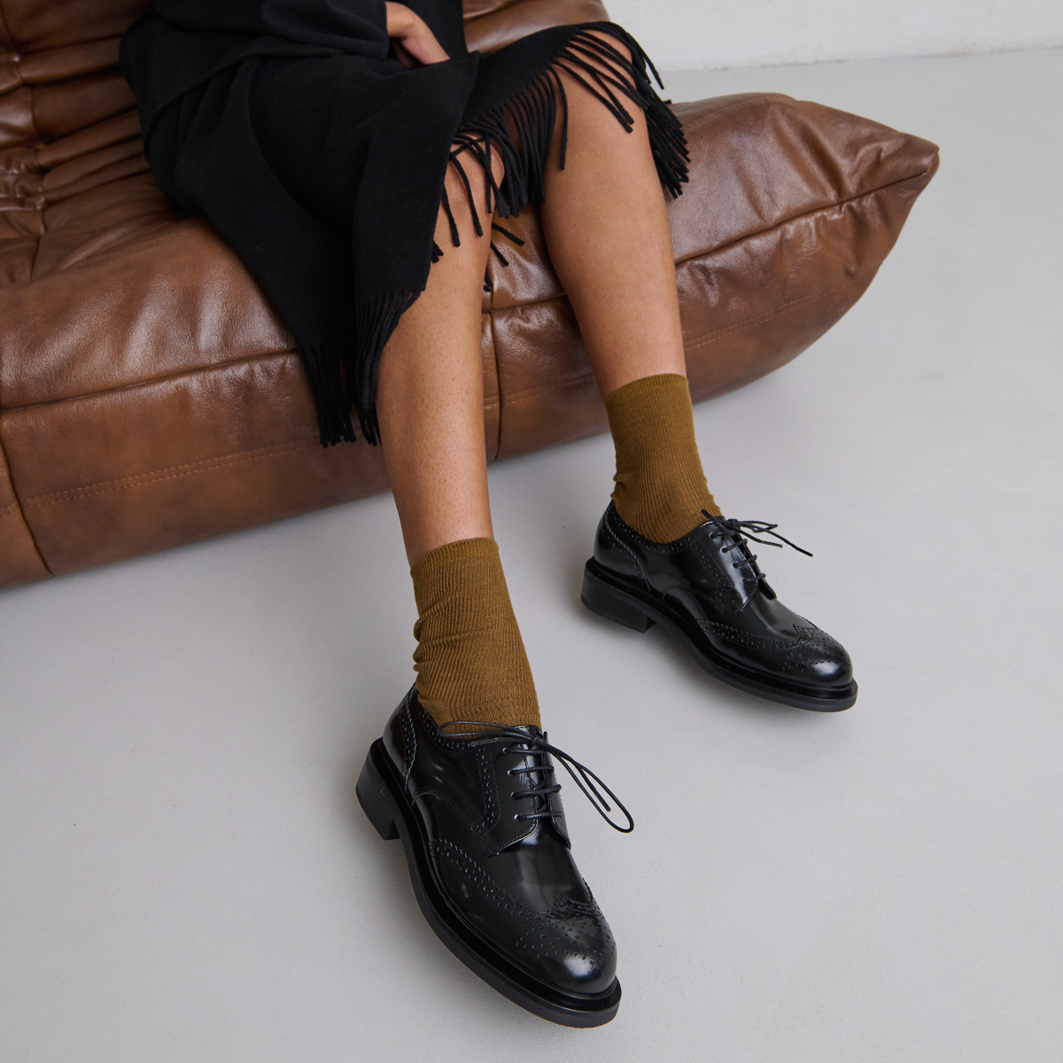 Derbies ajourées in black glazed leather | DUERMO