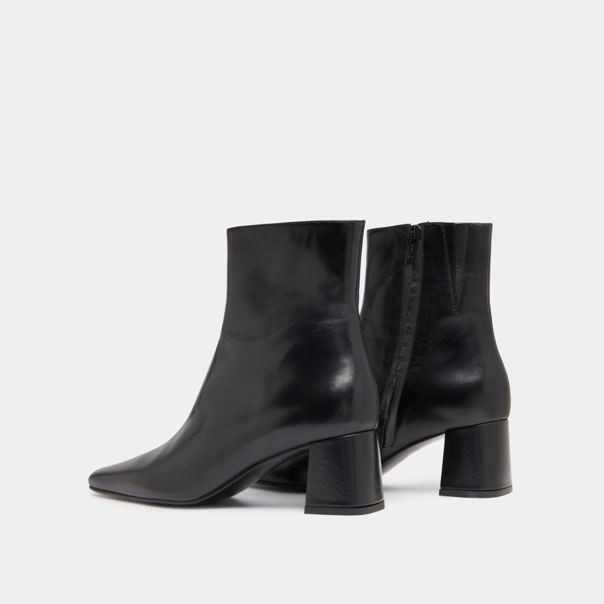 Bottines &agrave; larges talons in black leather | DYONISOS
