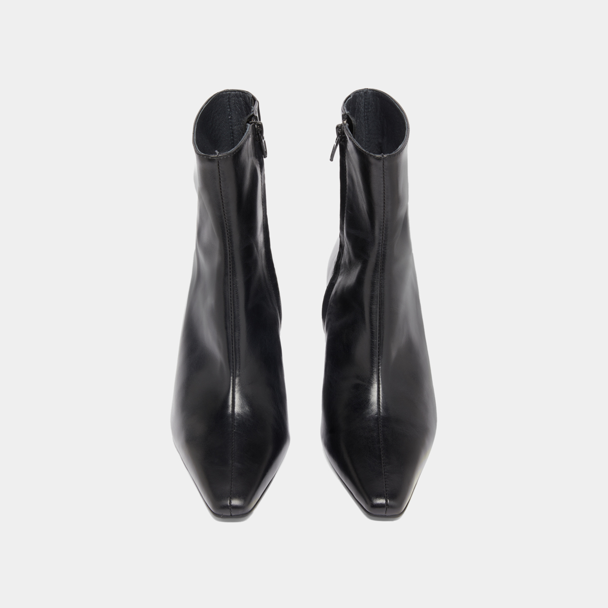 Bottines &agrave; larges talons in black leather | DYONISOS