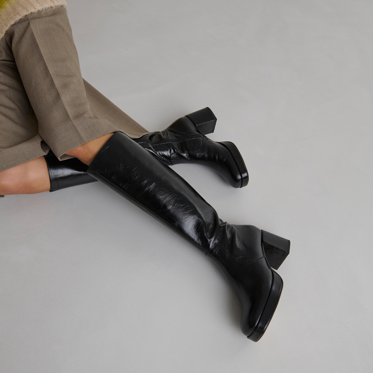 Heeled platform boots in black distressed leather | VANEO