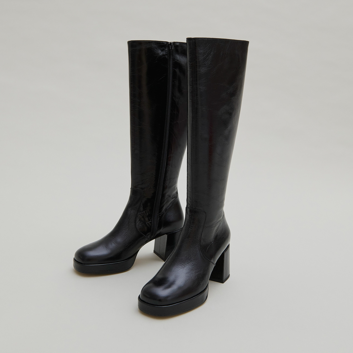 Heeled platform boots in black distressed leather | VANEO