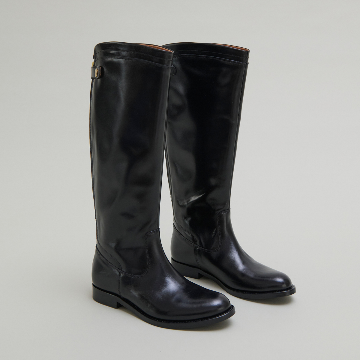 Bottes à fermetures éclairs arrières in black leather | AUROS