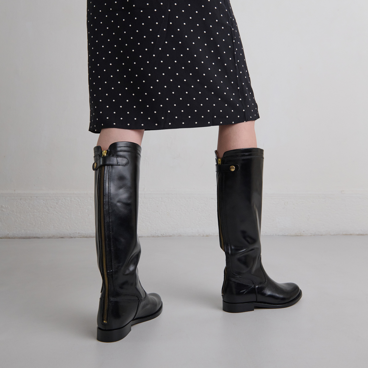Bottes à fermetures éclairs arrières in black leather | AUROS