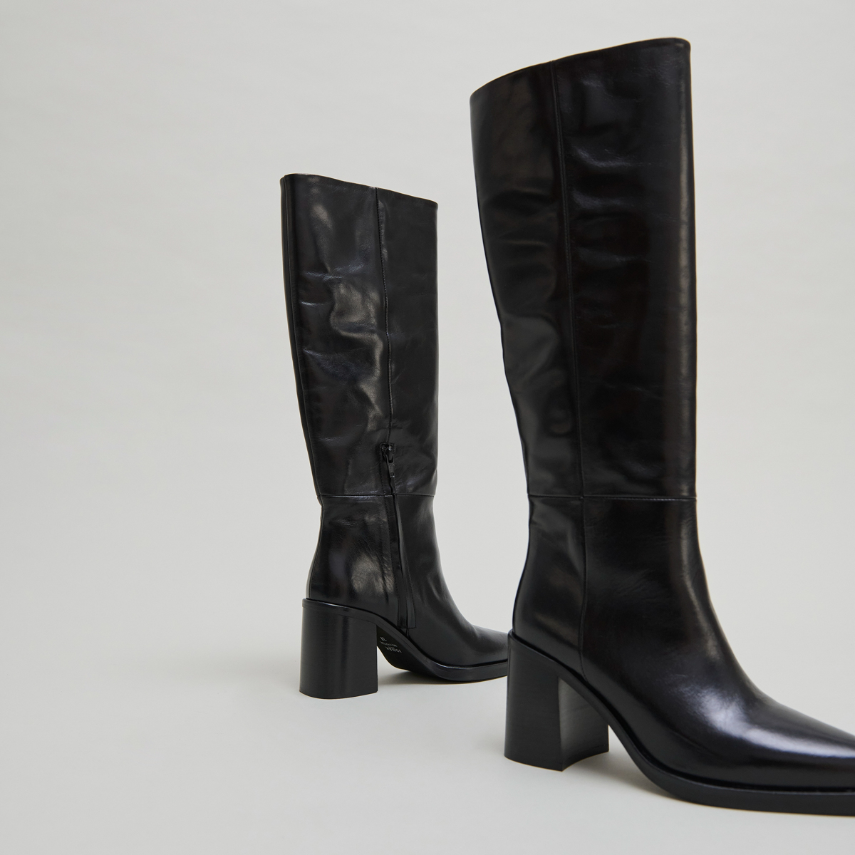 Boots with laminated heels in black leather | DICKINSON