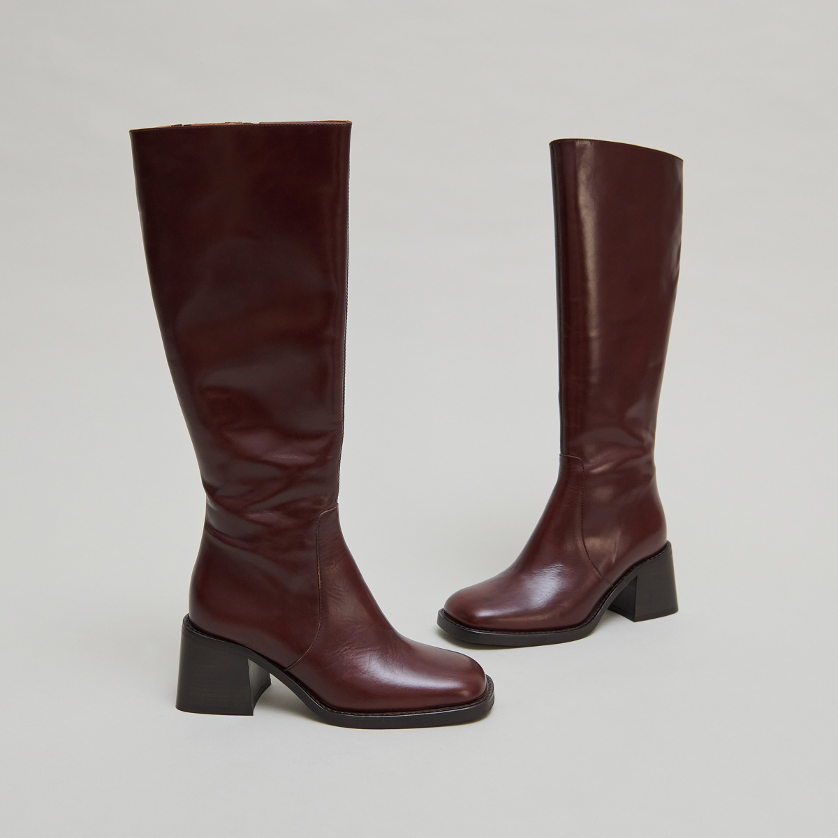 Heeled boots with squared toes in brown leather | DIOU