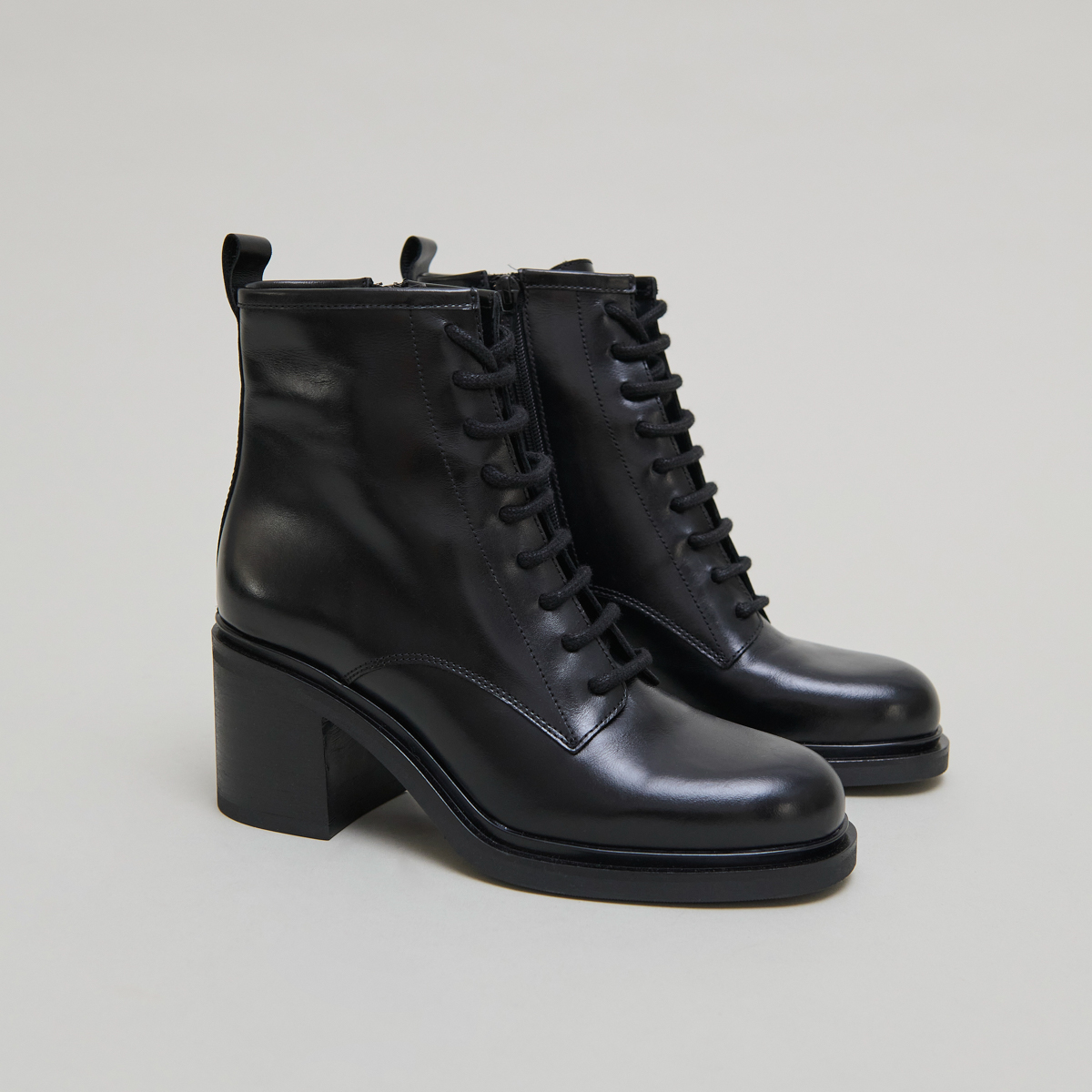 Boots à talons et à lacets in black leather | DUPLEX