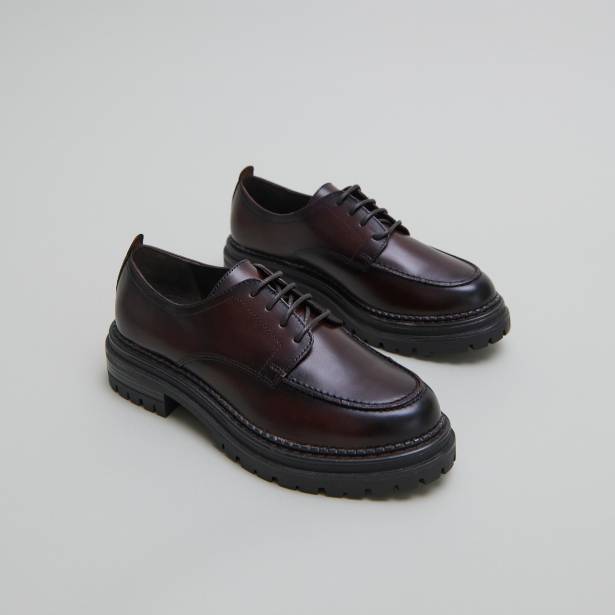 Derbies à semelles crantées in red-brown leather | ADALOU