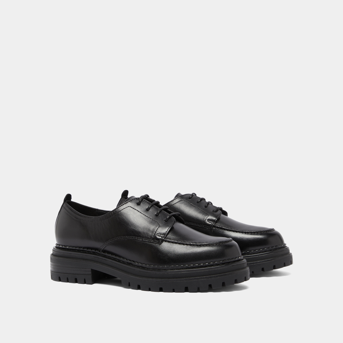Derbies à semelles crantées in black leather | ADALOU