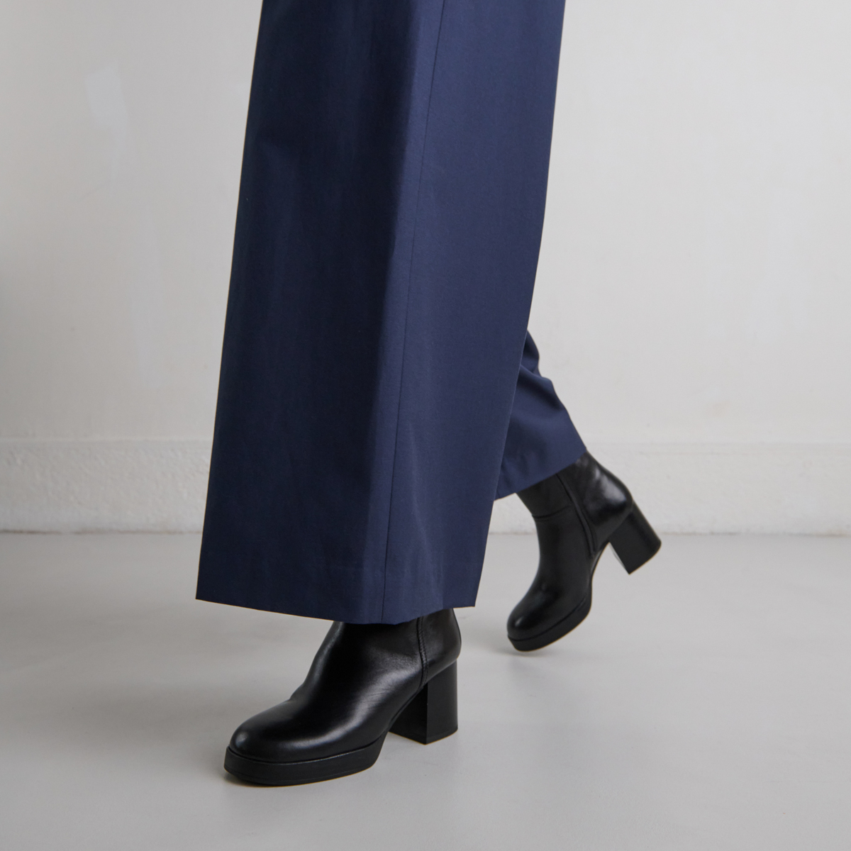 Bottines à talons flare in black leather | ANELLE