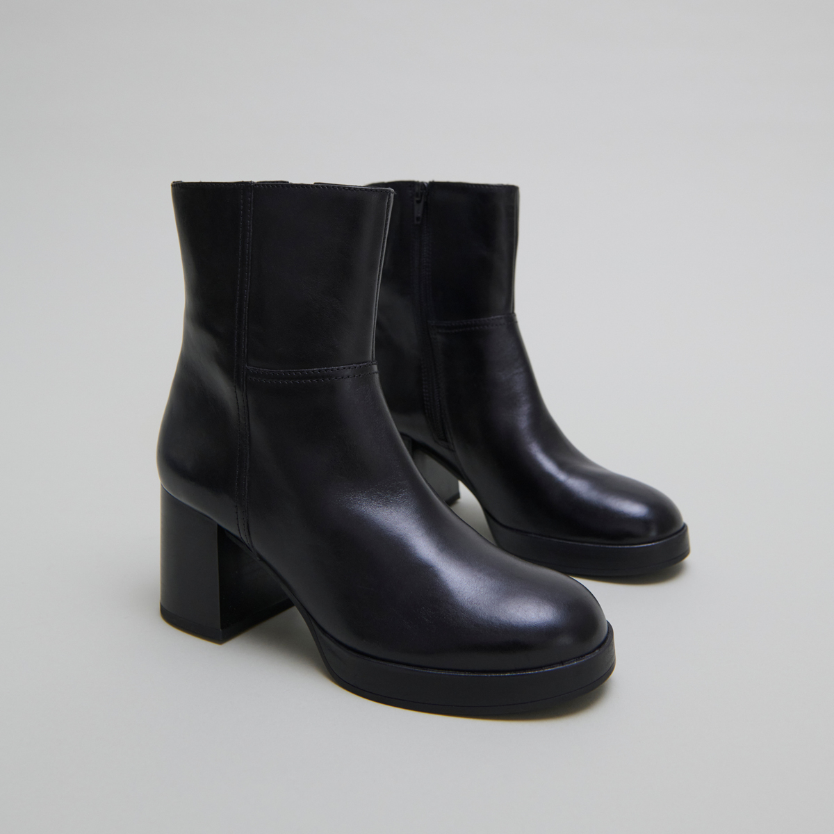 Bottines à talons flare in black leather | ANELLE