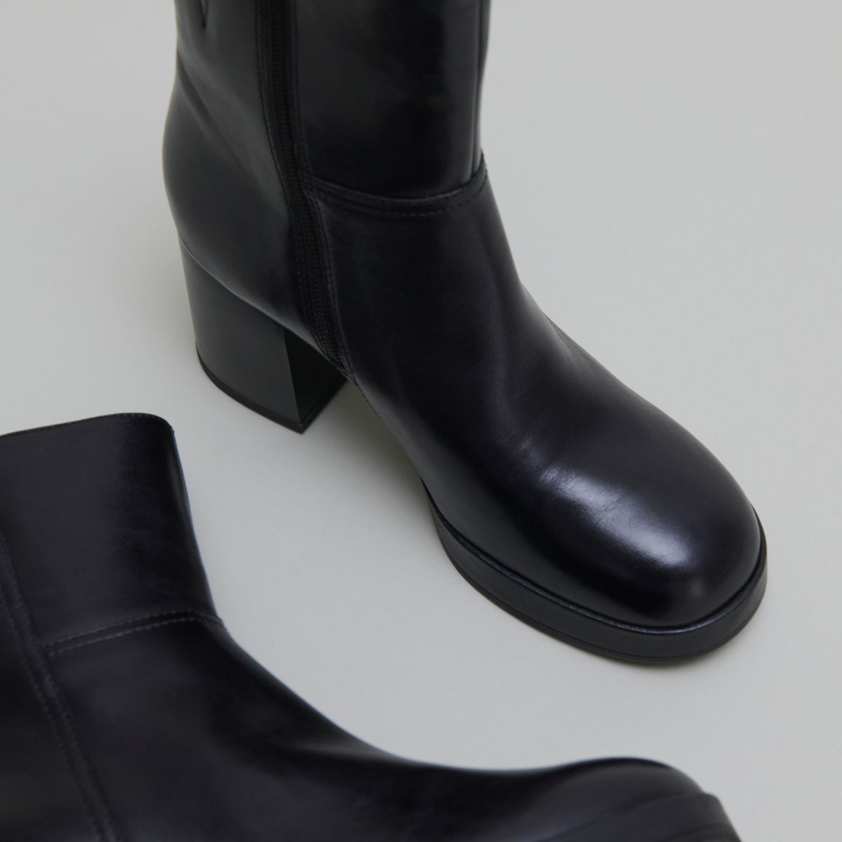 Bottines à talons flare in black leather | ANELLE