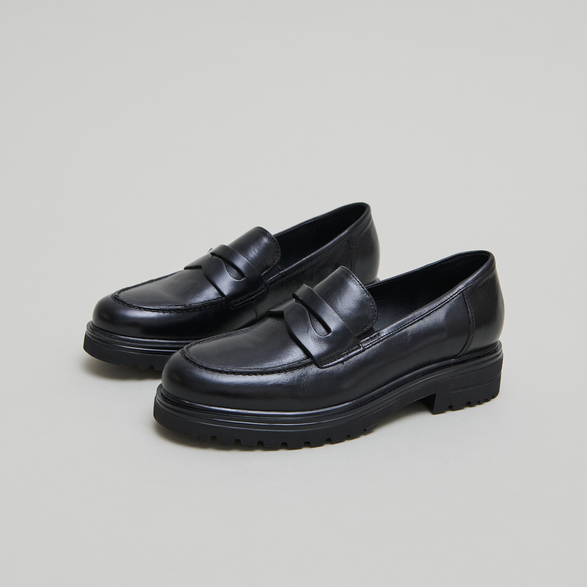 Loafers with notched soles in black leather | ARLO