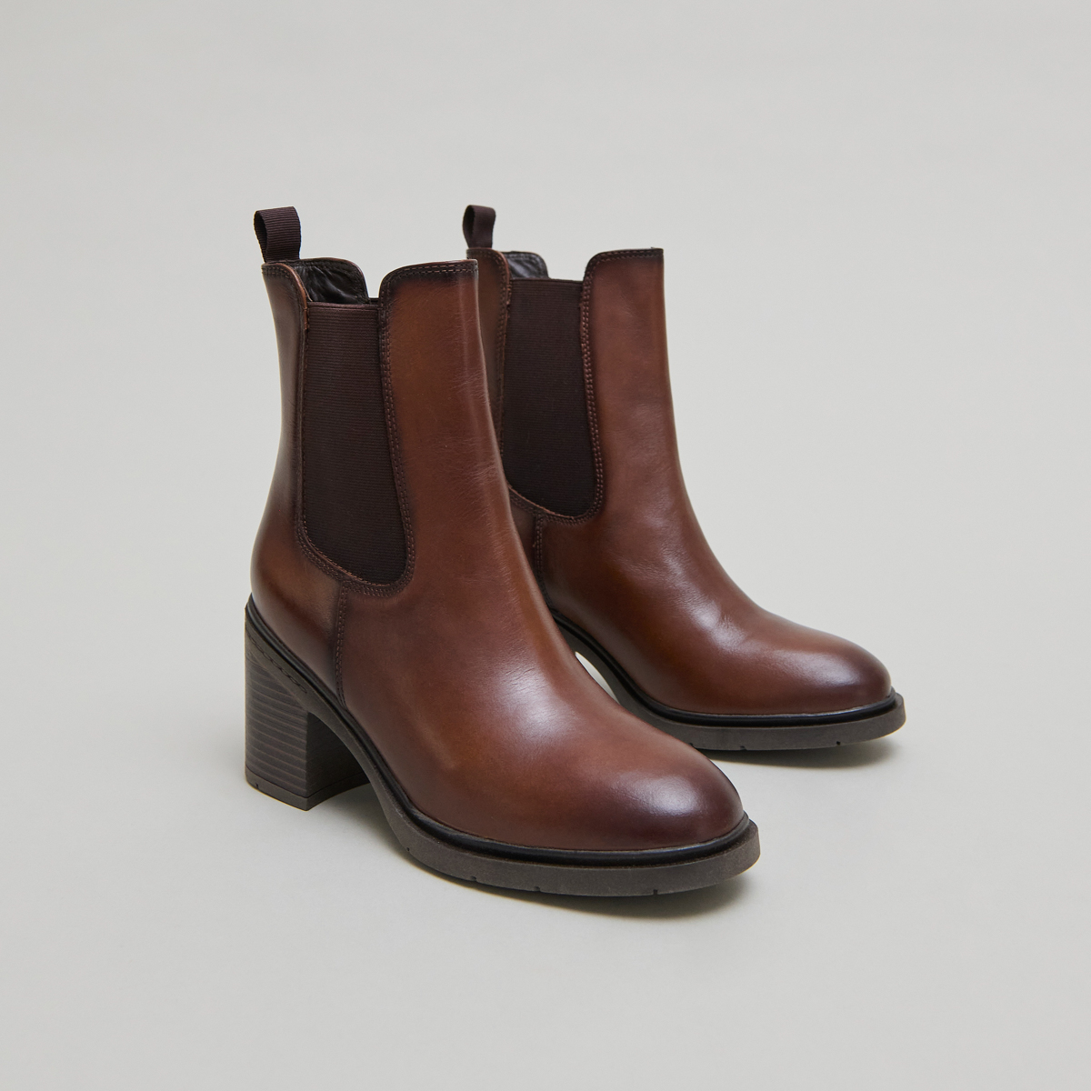 Bottines à élastiques et bouts arrondis.... in cognac leather | ATILA